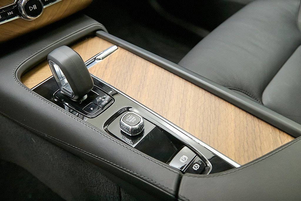 Certified 2023 Volvo XC90 B5 Plus image 18