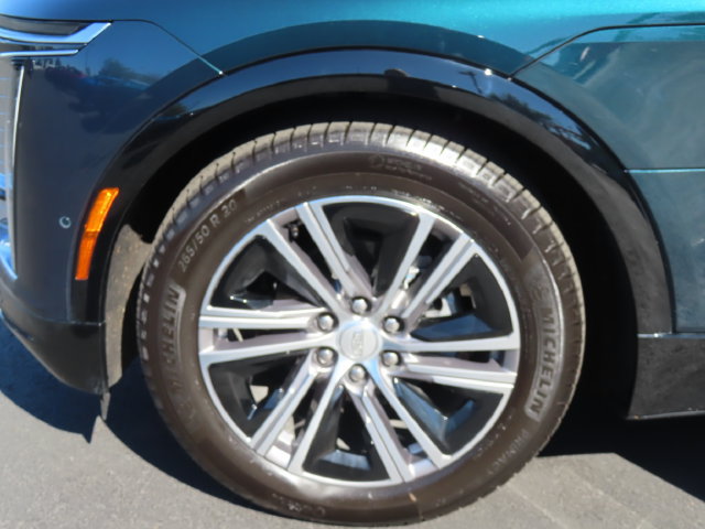 Certified 2026 Cadillac Lyriq Premium Luxury w/ LPO, Floor Liner Package AWD/4WD image 8