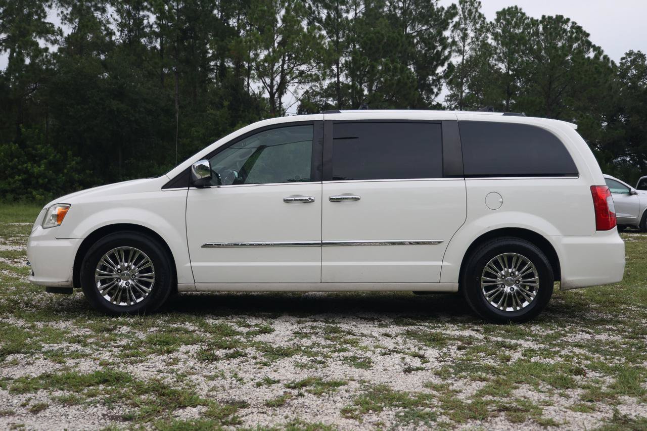 Used 2011 Chrysler Town & Country Limited w/ Trailer Tow Group FWD image 3