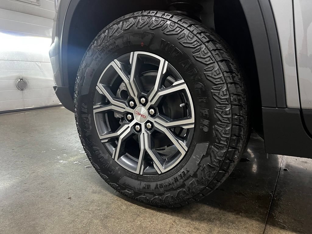New 2026 GMC Acadia AT4 w/ Luxury Package AWD/4WD image 11