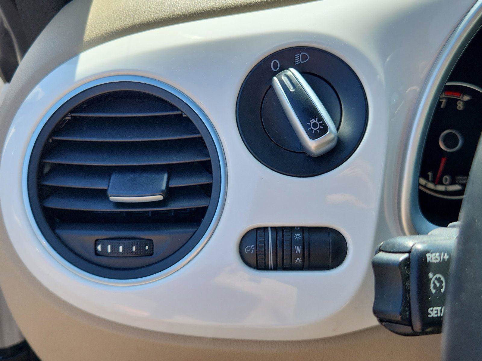 Used 2013 Volkswagen Beetle 2.5 image 16