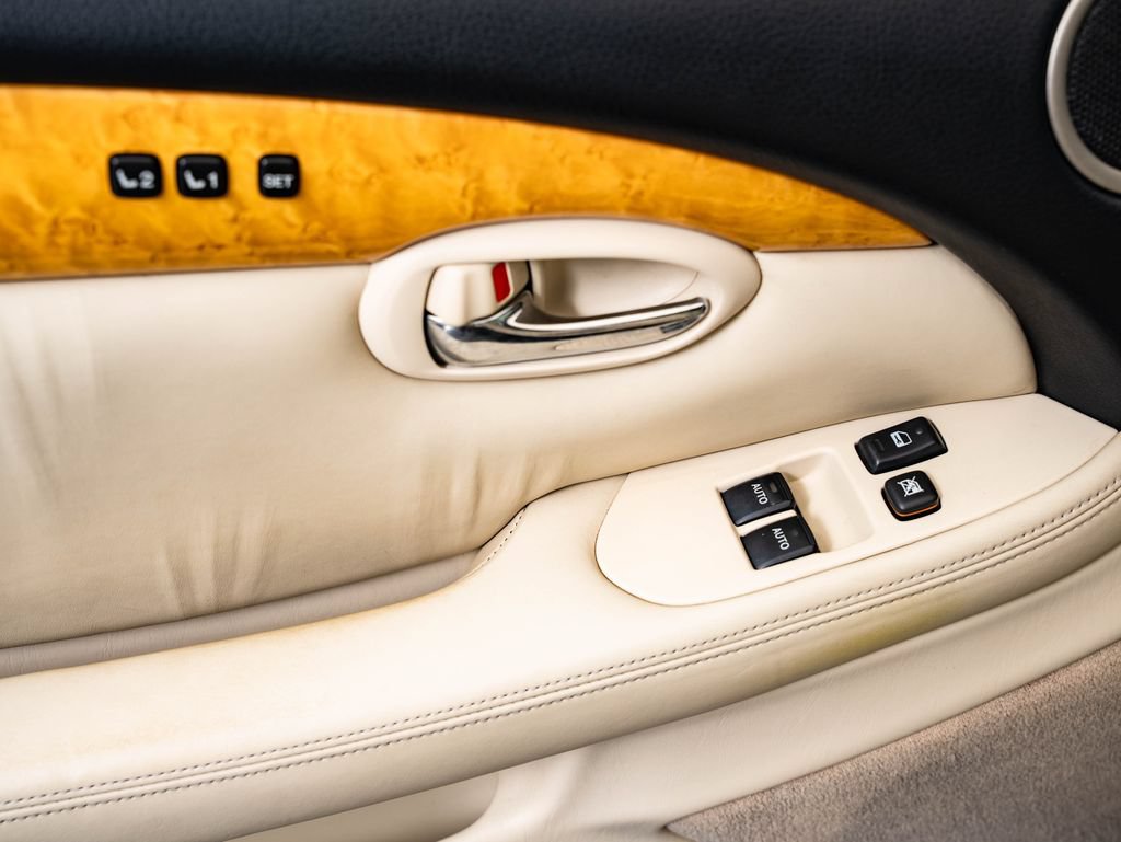 Used 2004 Lexus SC 430 Convertible RWD image 25