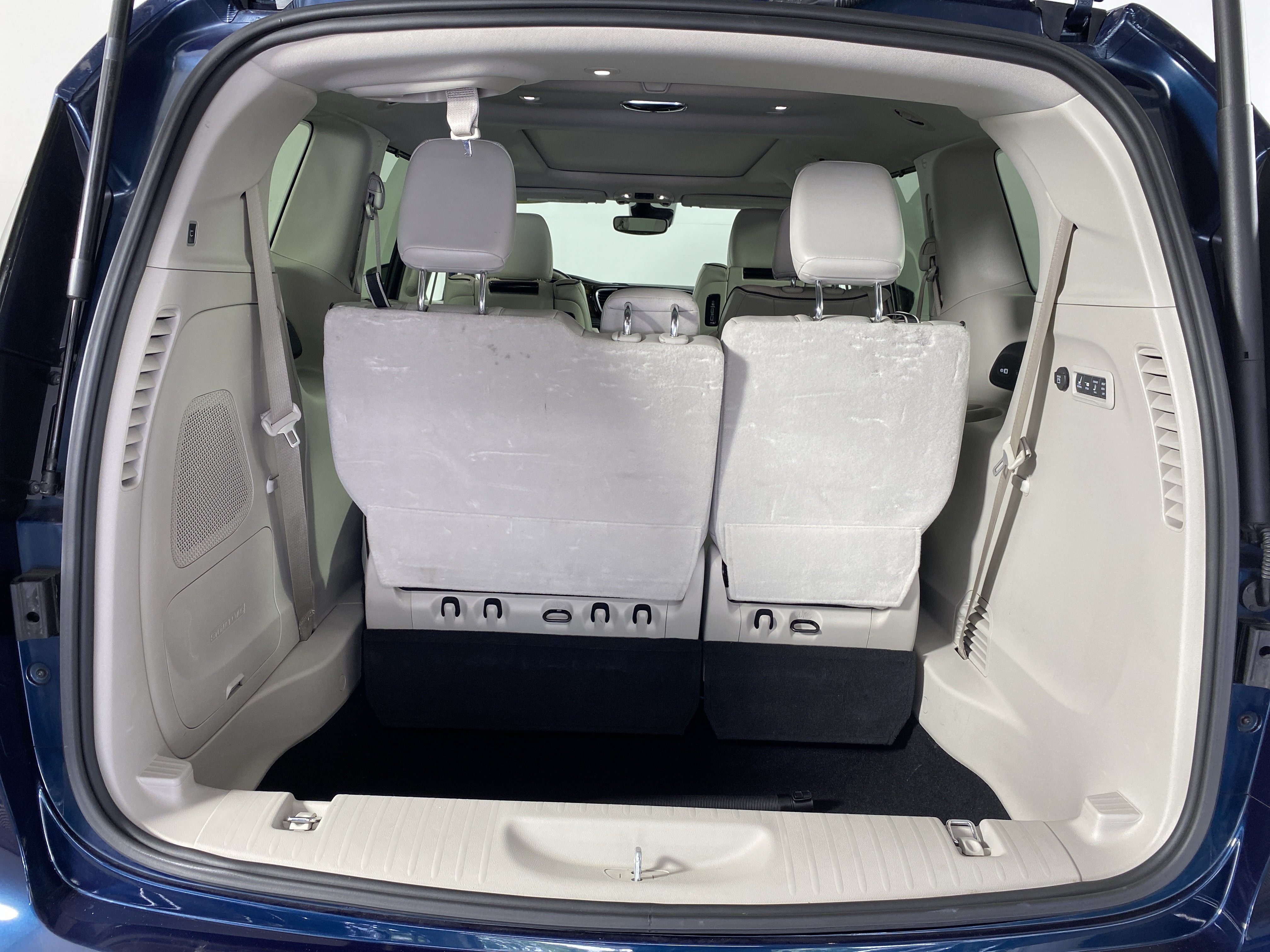 Used 2021 Chrysler Pacifica Limited w/ Uconnect Theater Family Group AWD/4WD image 36