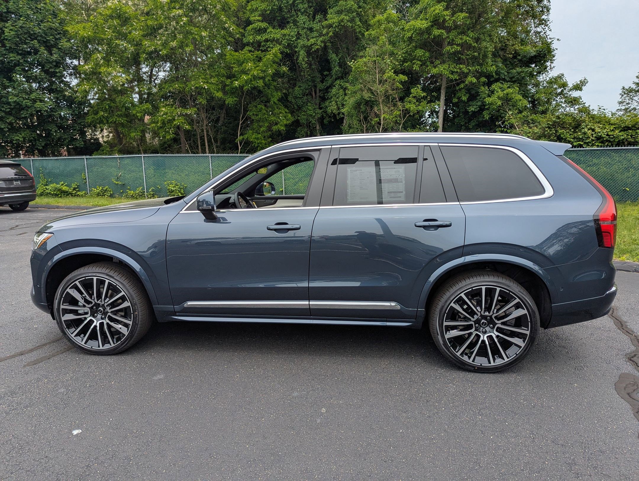 New 2025 Volvo XC90 B6 Ultra w/ Protection Package Premier image 6