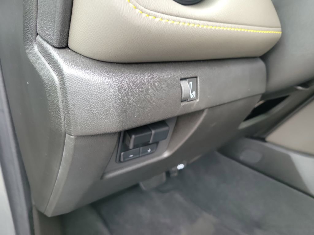 Used 2024 Chevrolet Colorado ZR2 w/ Technology Package AWD/4WD image 25