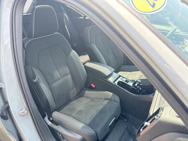 Certified 2025 Volvo XC40 B5 Plus AWD/4WD image 29