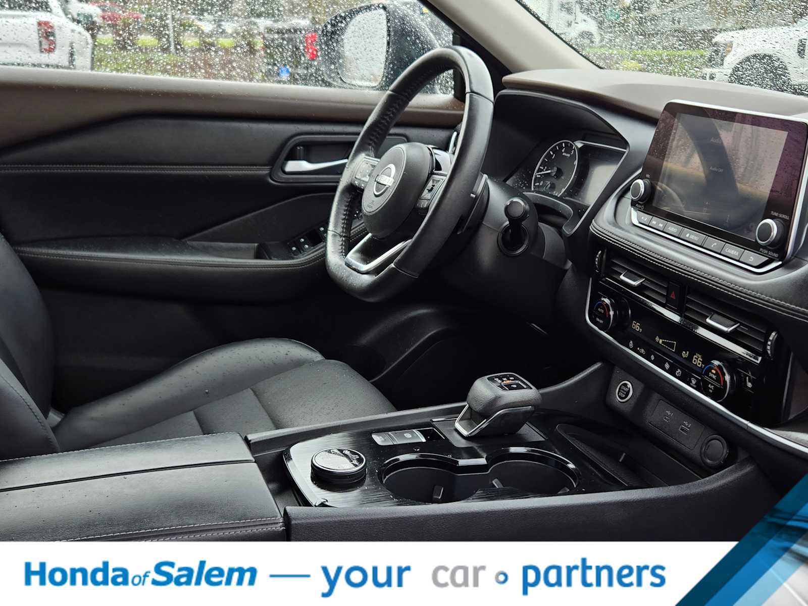 Used 2023 Nissan Rogue SV w/ SV Premium Package image 14