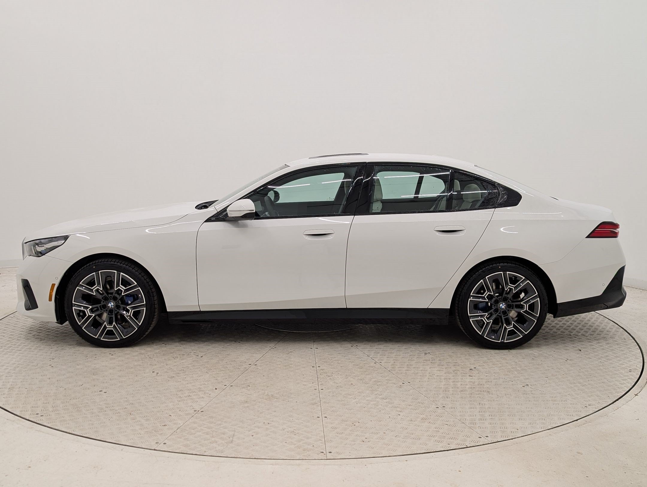 New 2026 BMW 530i w/ M Sport Package RWD image 2