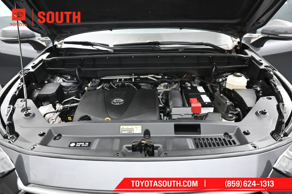 Used 2022 Toyota Highlander XLE AWD/4WD image 37