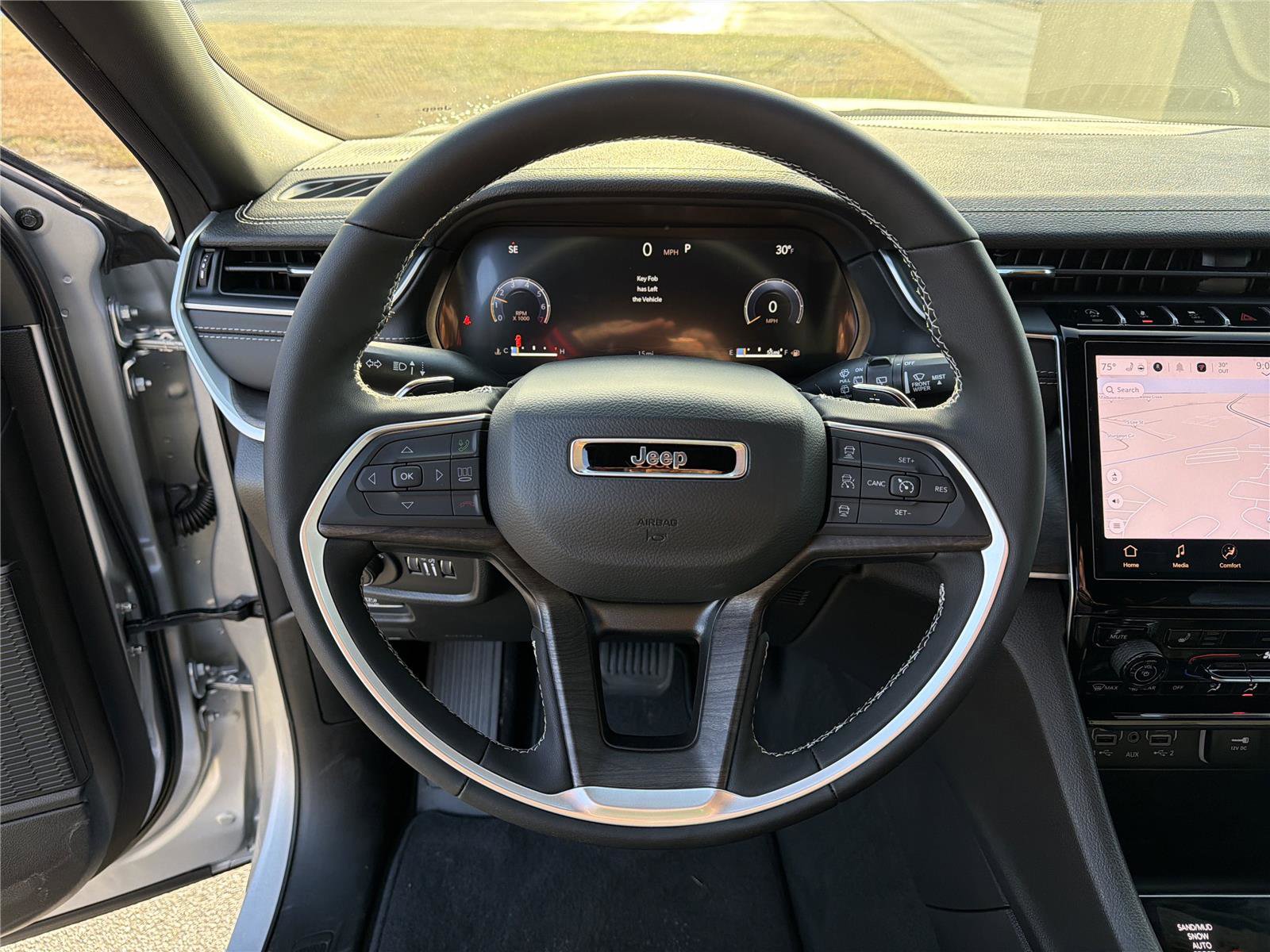 New 2025 Jeep Grand Cherokee L Limited w/ Black Appearance Package image 27