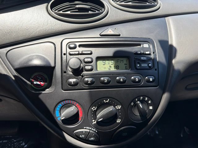 Used 2001 Ford Focus SE FWD image 17