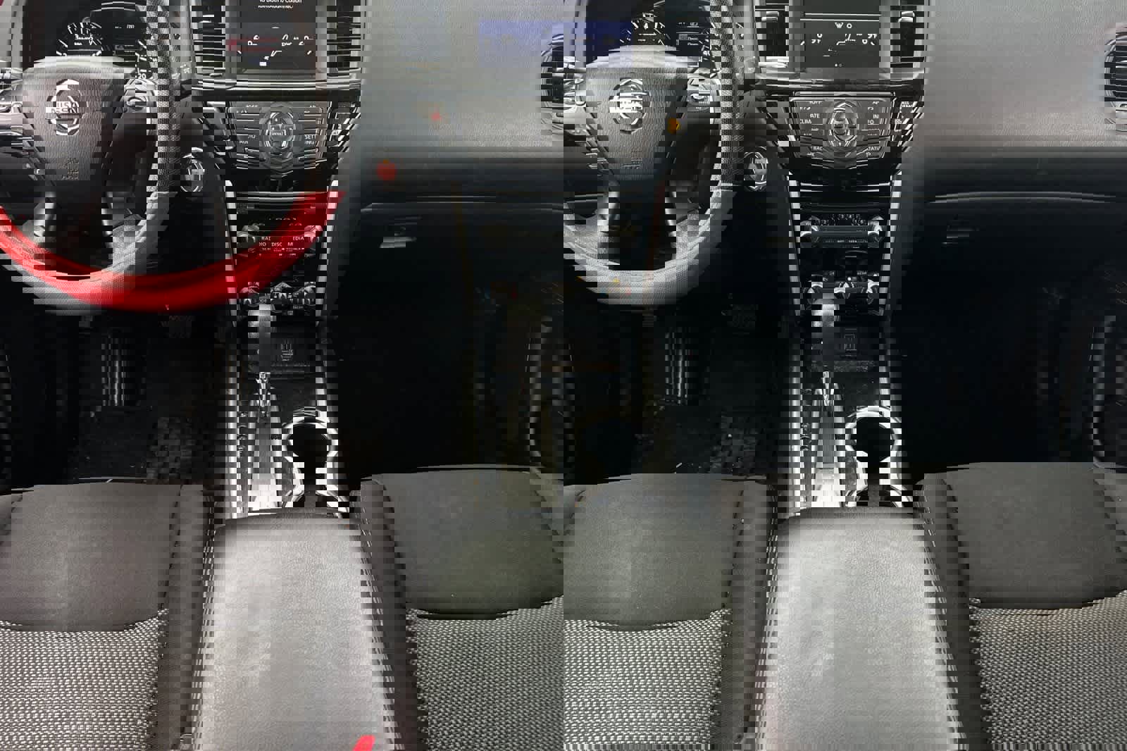 Used 2019 Nissan Pathfinder S image 4