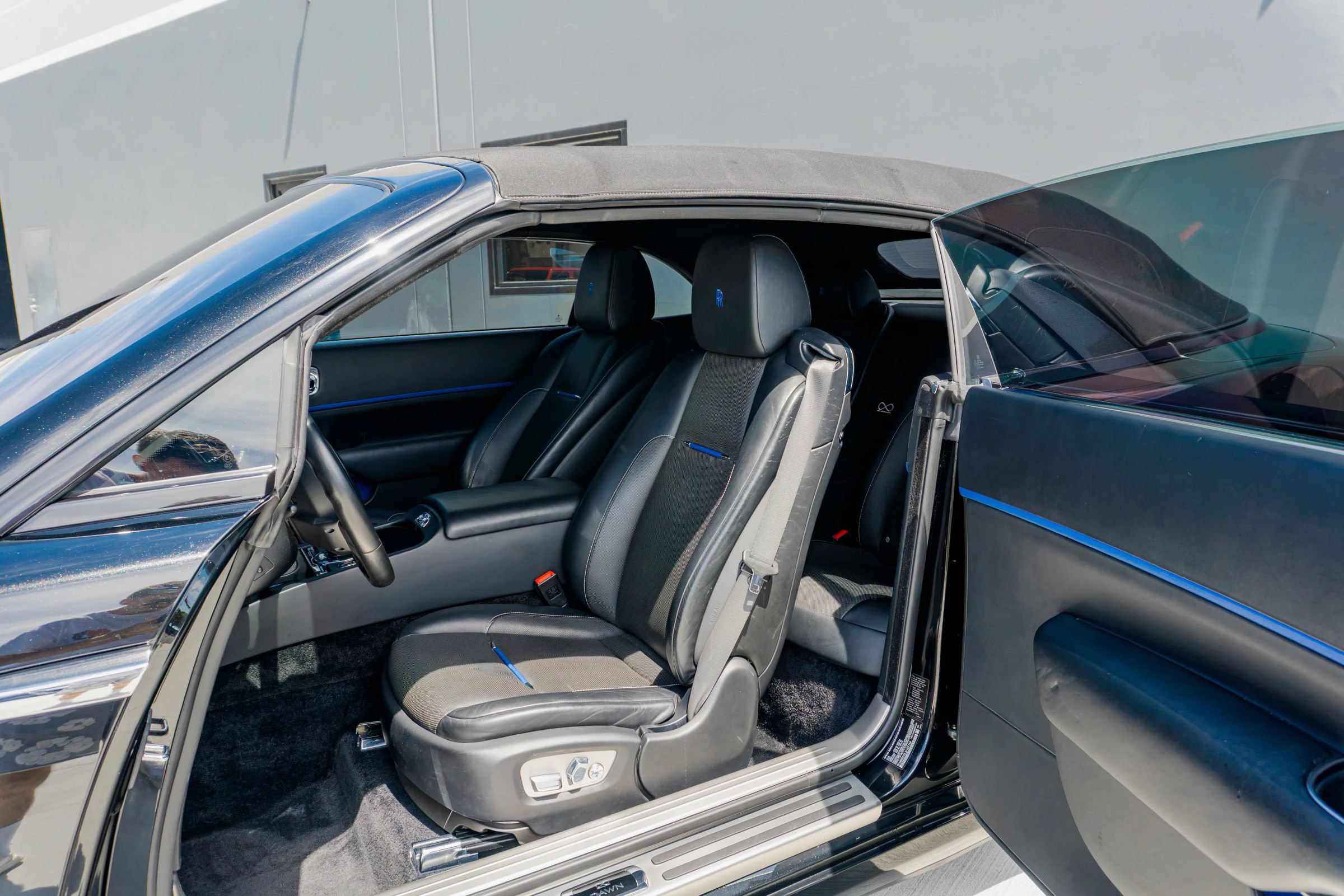 Used 2018 Rolls-Royce Dawn RWD image 52