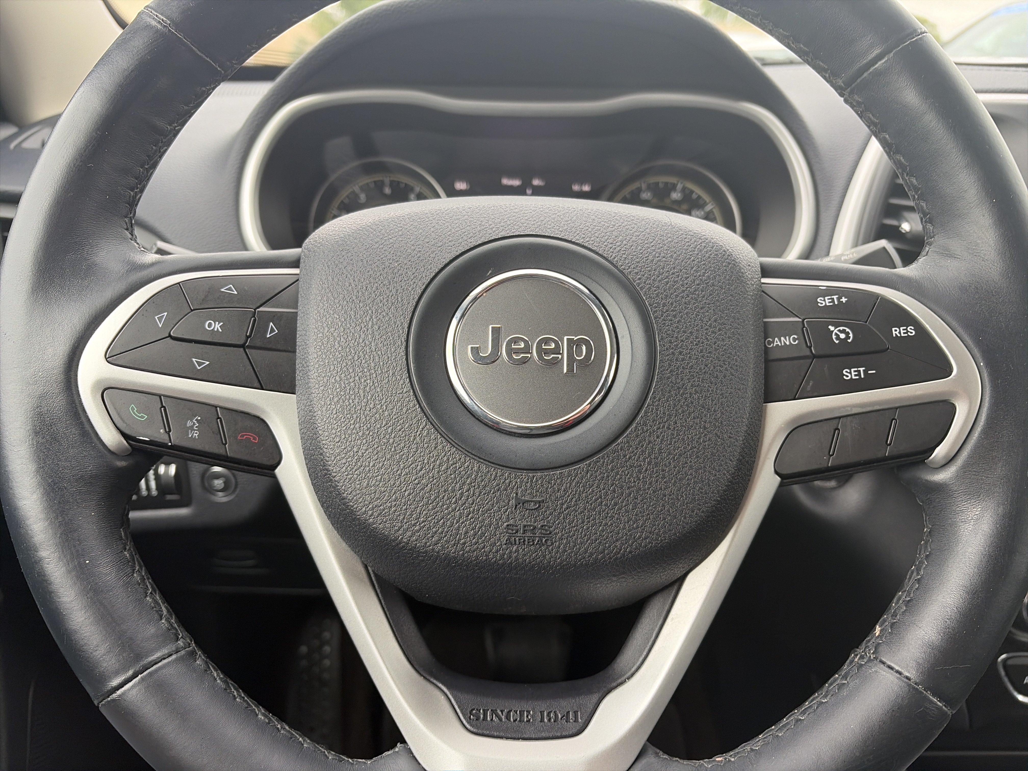 Used 2014 Jeep Cherokee Limited w/ Luxury Group AWD/4WD image 21