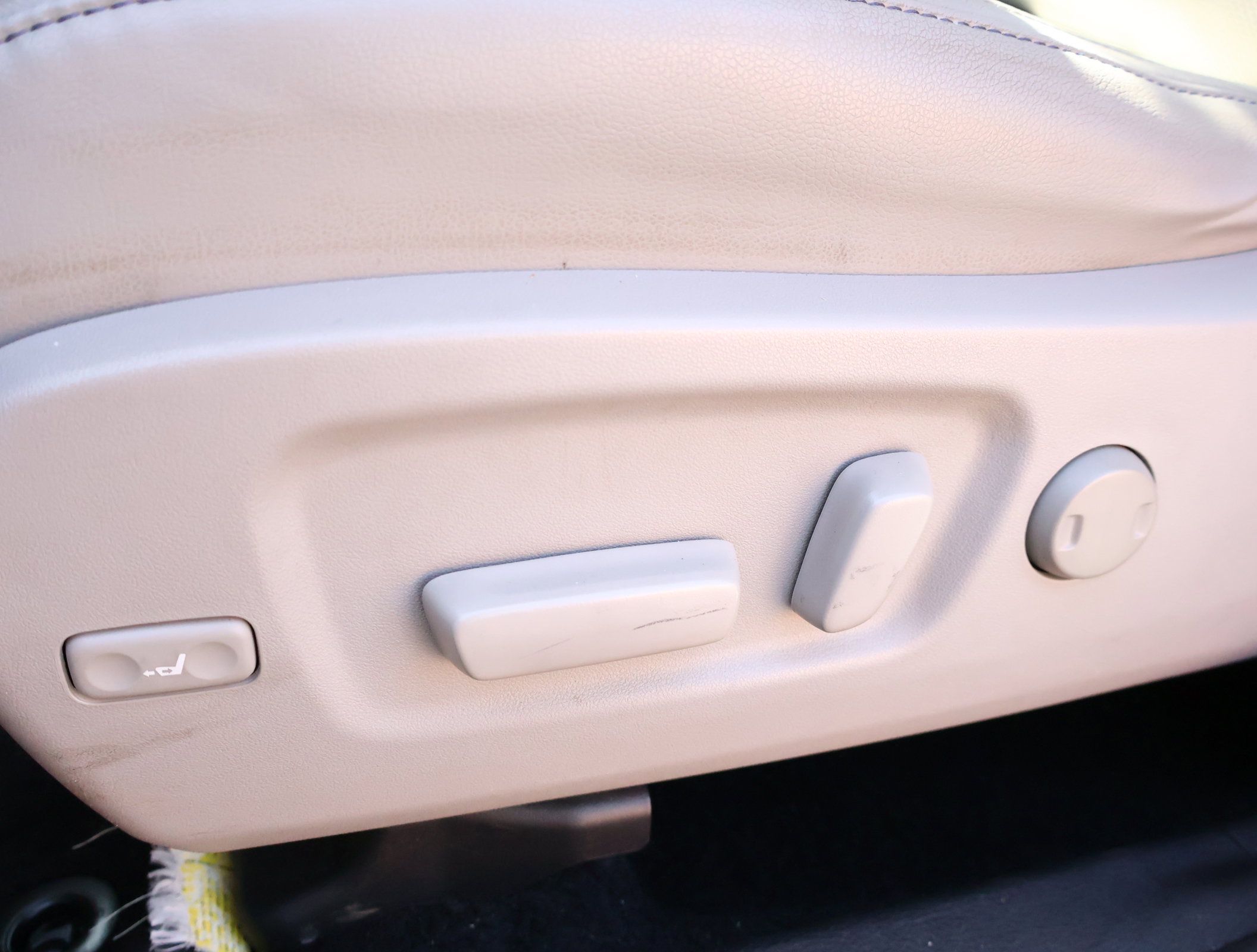 Used 2016 Toyota Highlander Limited w/ Driver Technology Package image 9