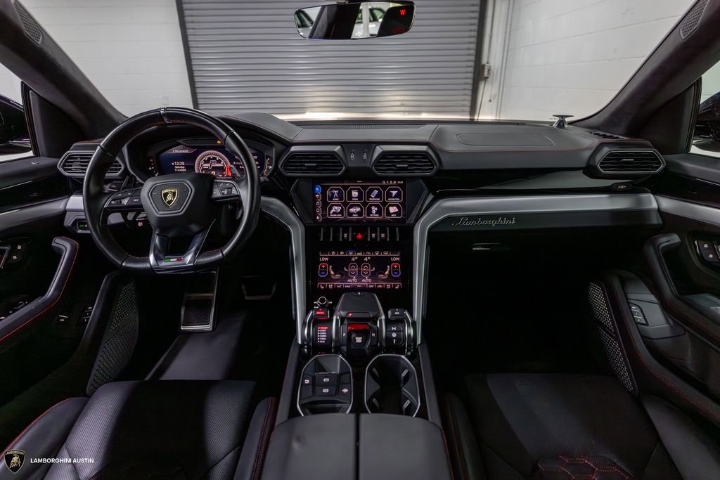 Used 2019 Lamborghini Urus AWD/4WD image 2