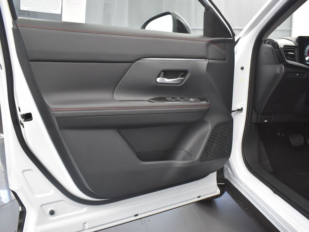 New 2026 Nissan Kicks SR w/ Cold Weather Package image 28