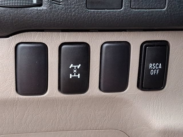 Used 2007 Toyota 4Runner SR5 AWD/4WD image 25
