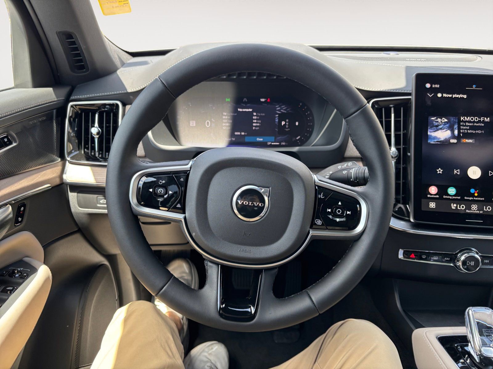 New 2026 Volvo XC90 B6 Plus w/ Protection Package Premier image 12