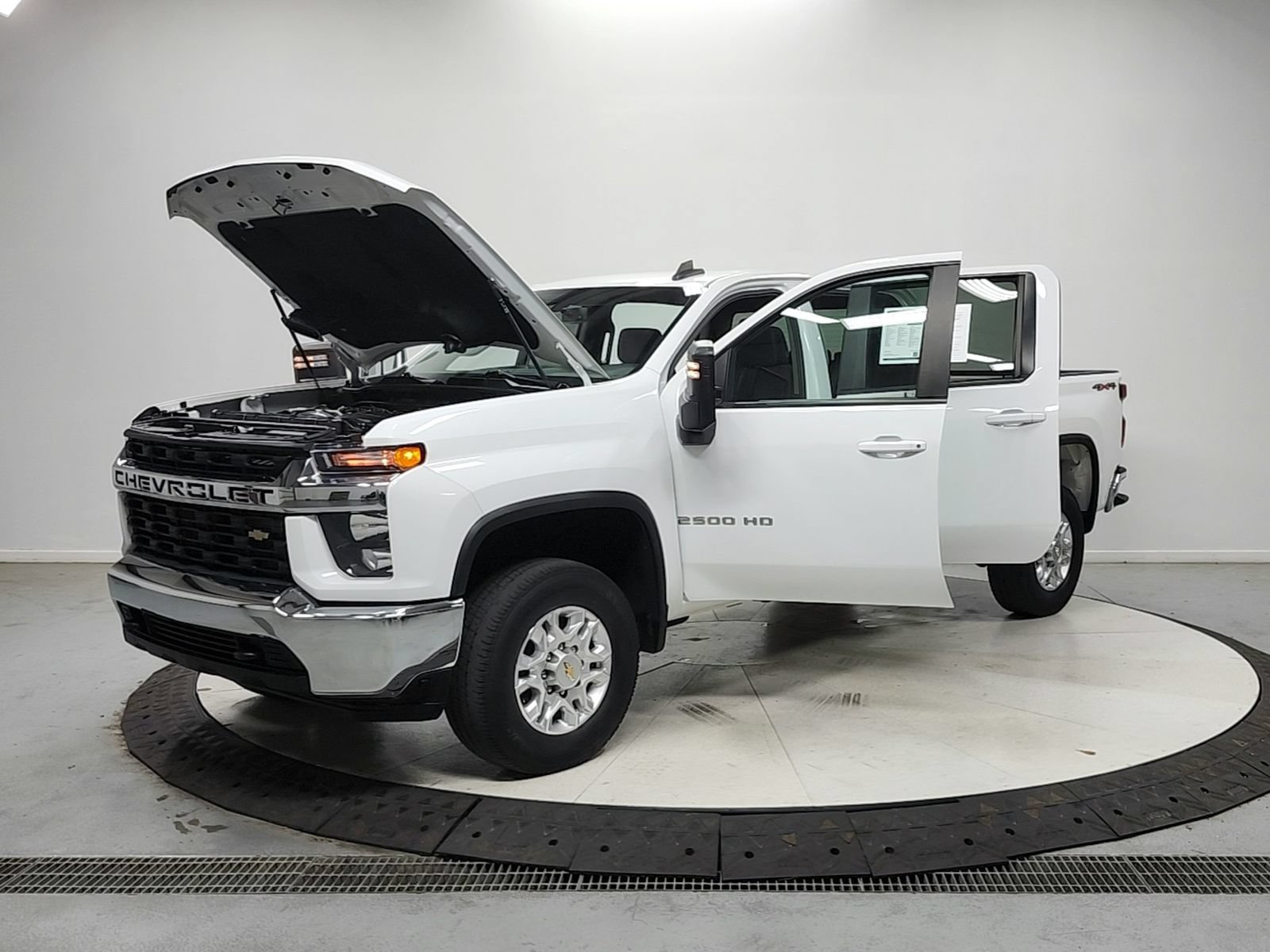 Used 2022 Chevrolet Silverado 2500 LT w/ Fleet Comfort Package AWD/4WD image 12