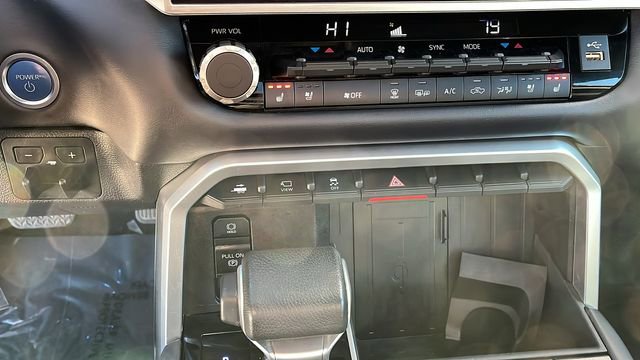 Used 2023 Toyota Tundra Platinum image 13