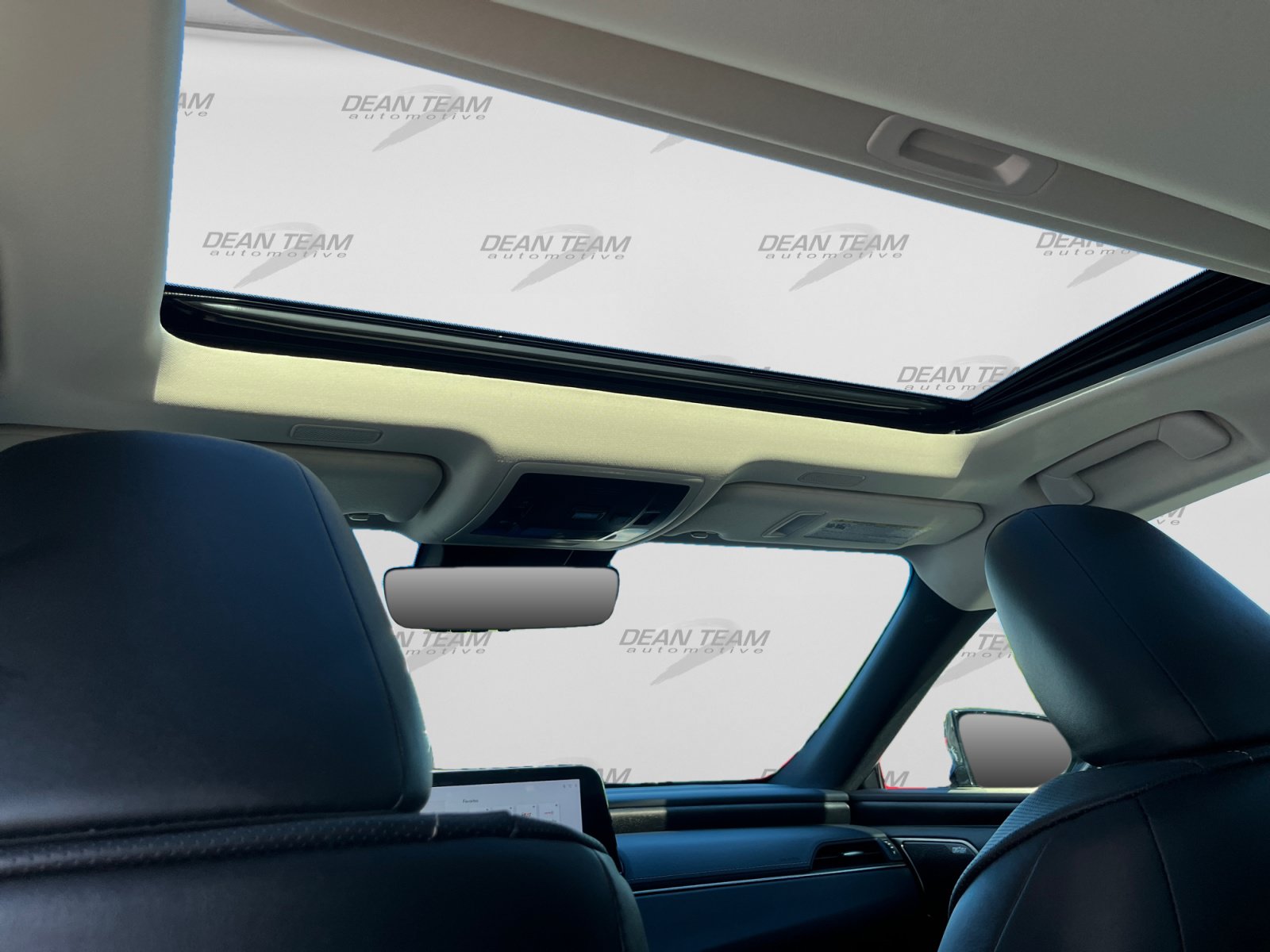 Used 2025 Lexus ES 300h Ultra Luxury w/ Accessory Package (Z2) FWD image 19