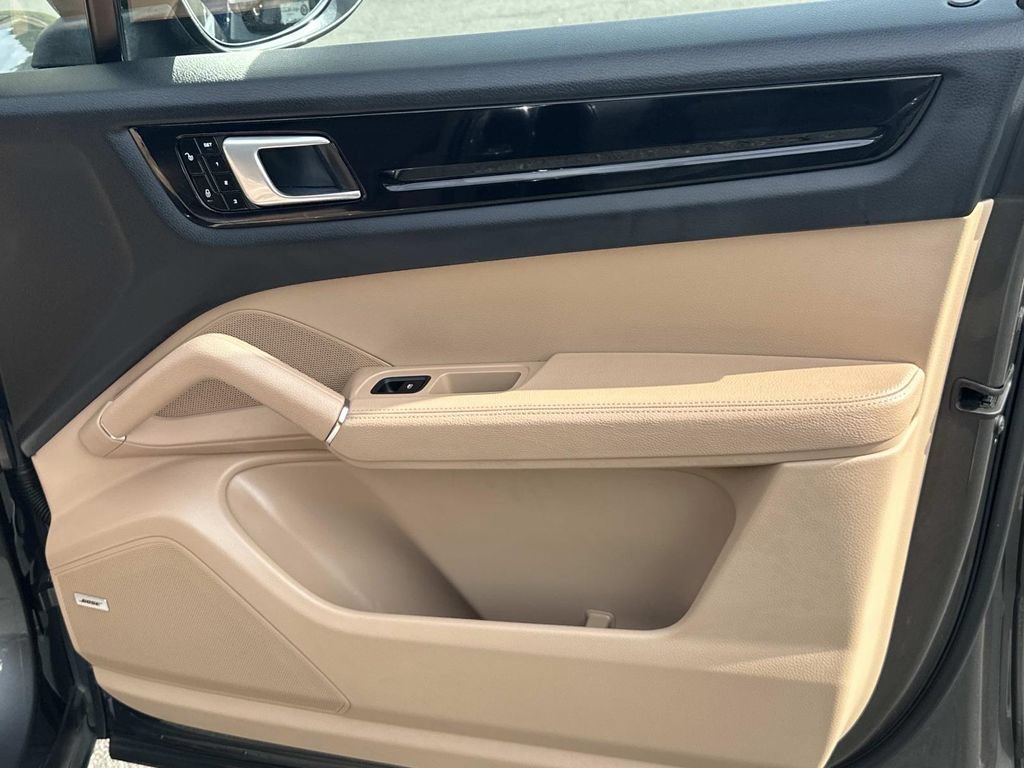 Used 2019 Porsche Cayenne AWD/4WD image 13