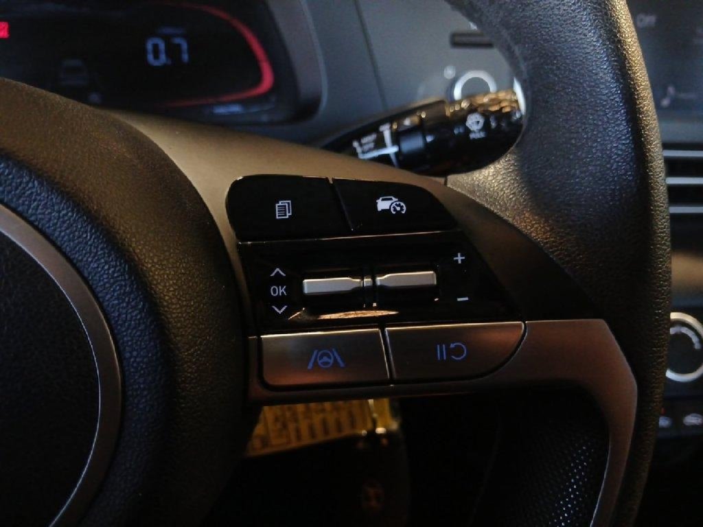 Used 2024 Hyundai Elantra SE FWD image 19
