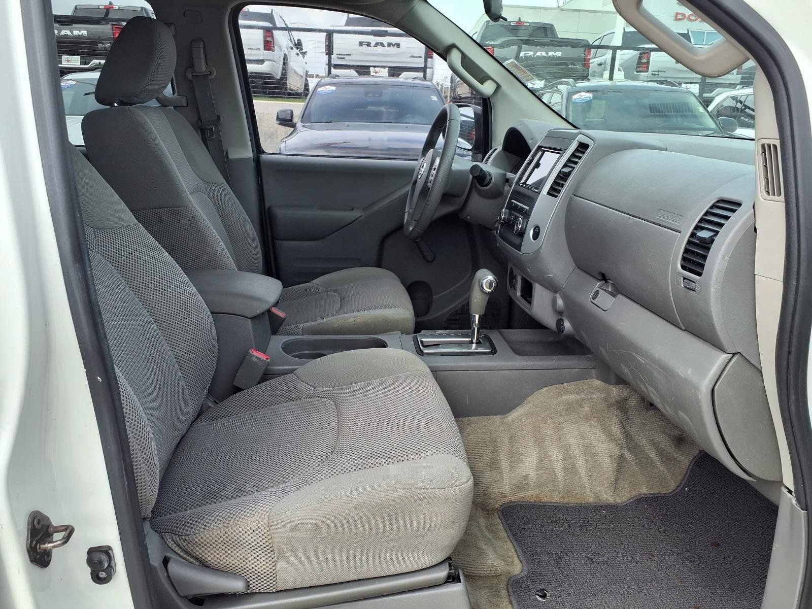 Used 2015 Nissan Frontier S RWD image 17