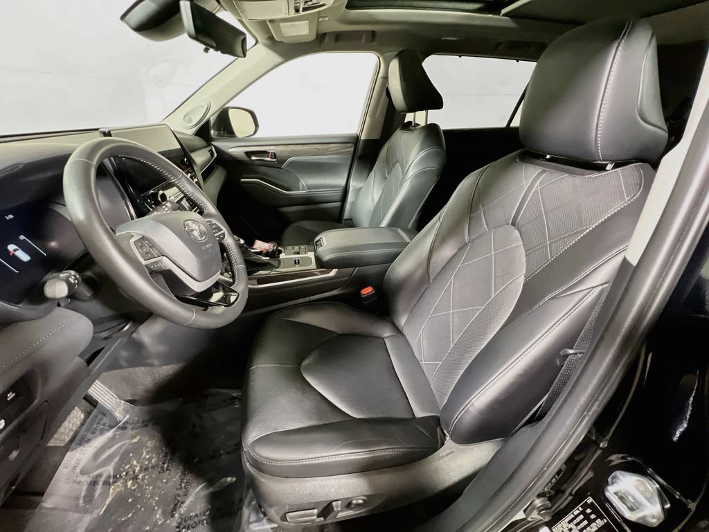 Certified 2024 Toyota Highlander Platinum AWD/4WD image 18