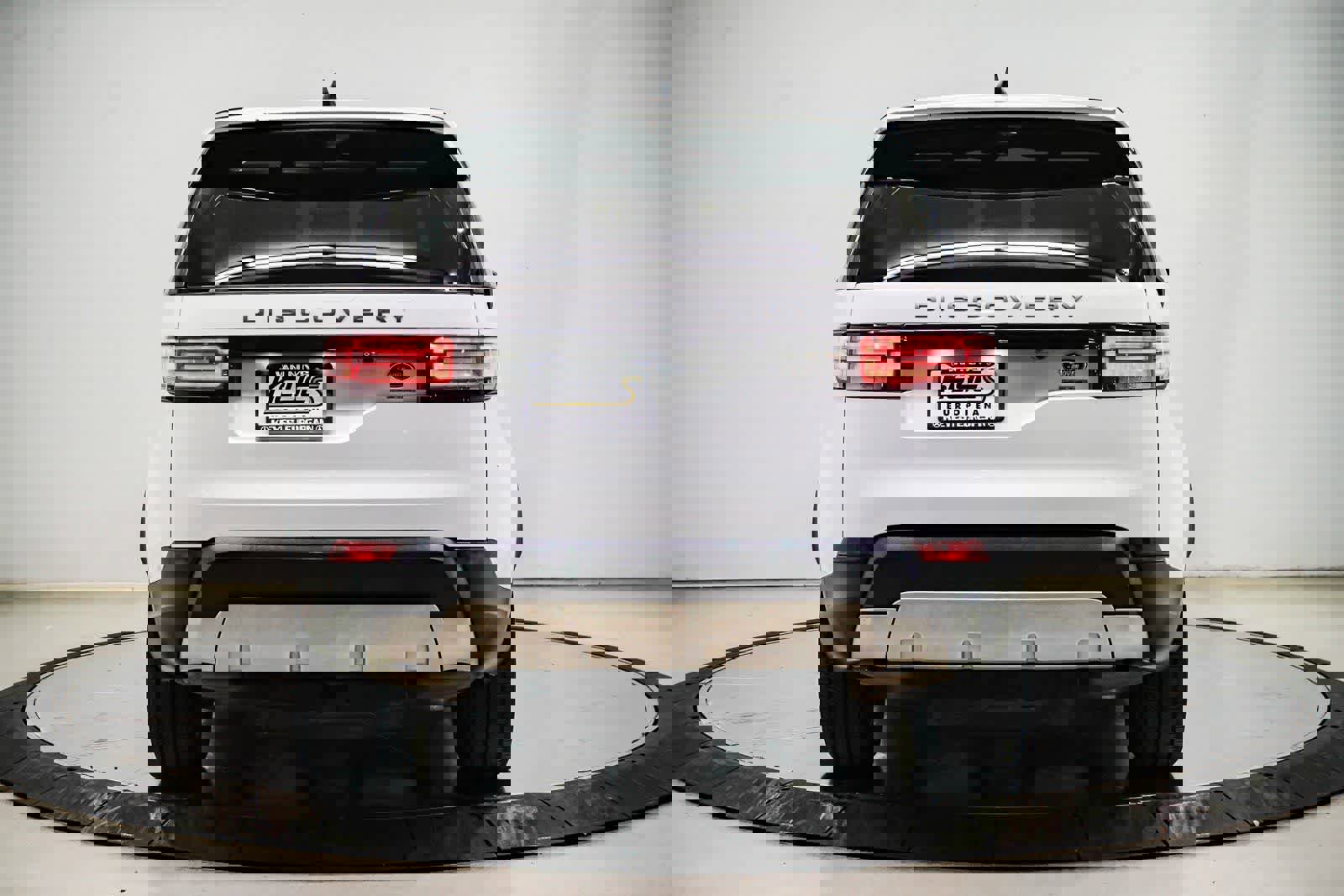 Used 2018 Land Rover Discovery HSE image 3