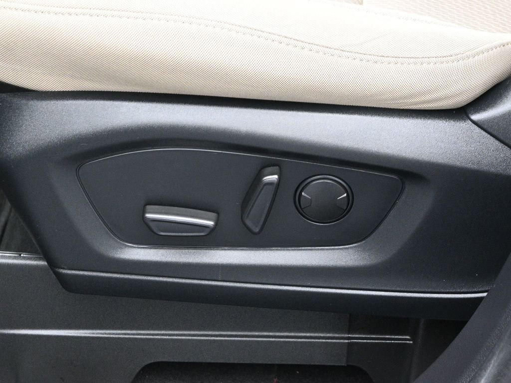 Used 2022 Ford Explorer XLT image 10