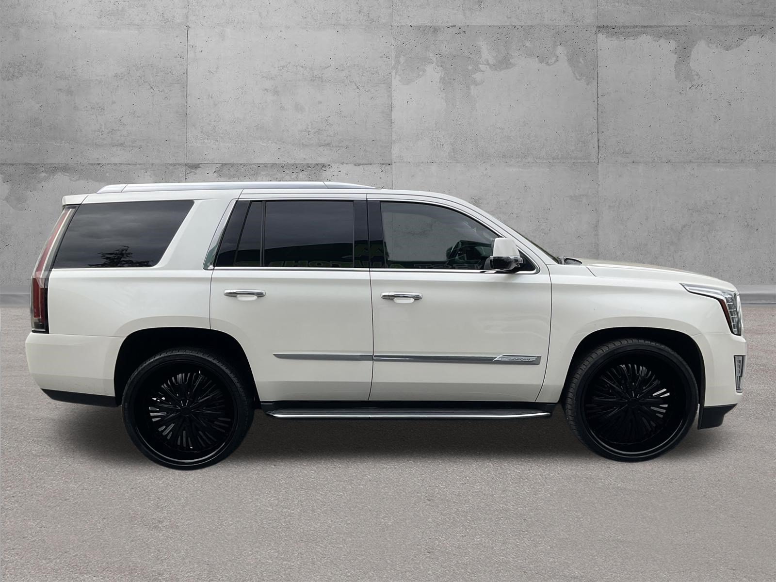 Used 2015 Cadillac Escalade Premium AWD/4WD image 2