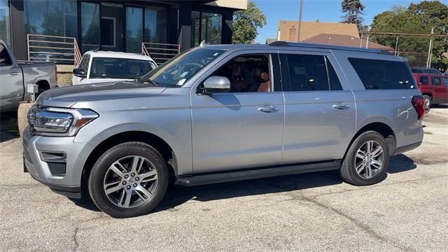 Used 2023 Ford Expedition Max Limited image 3