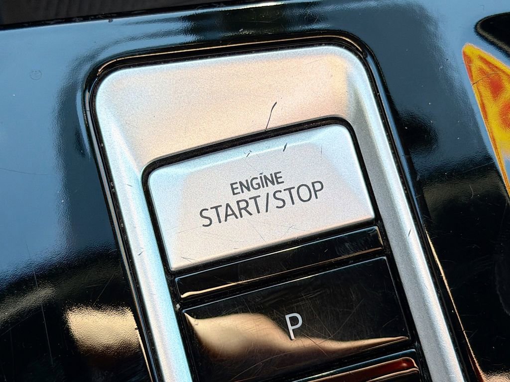 Used 2024 Volkswagen Atlas Cross Sport SE image 33