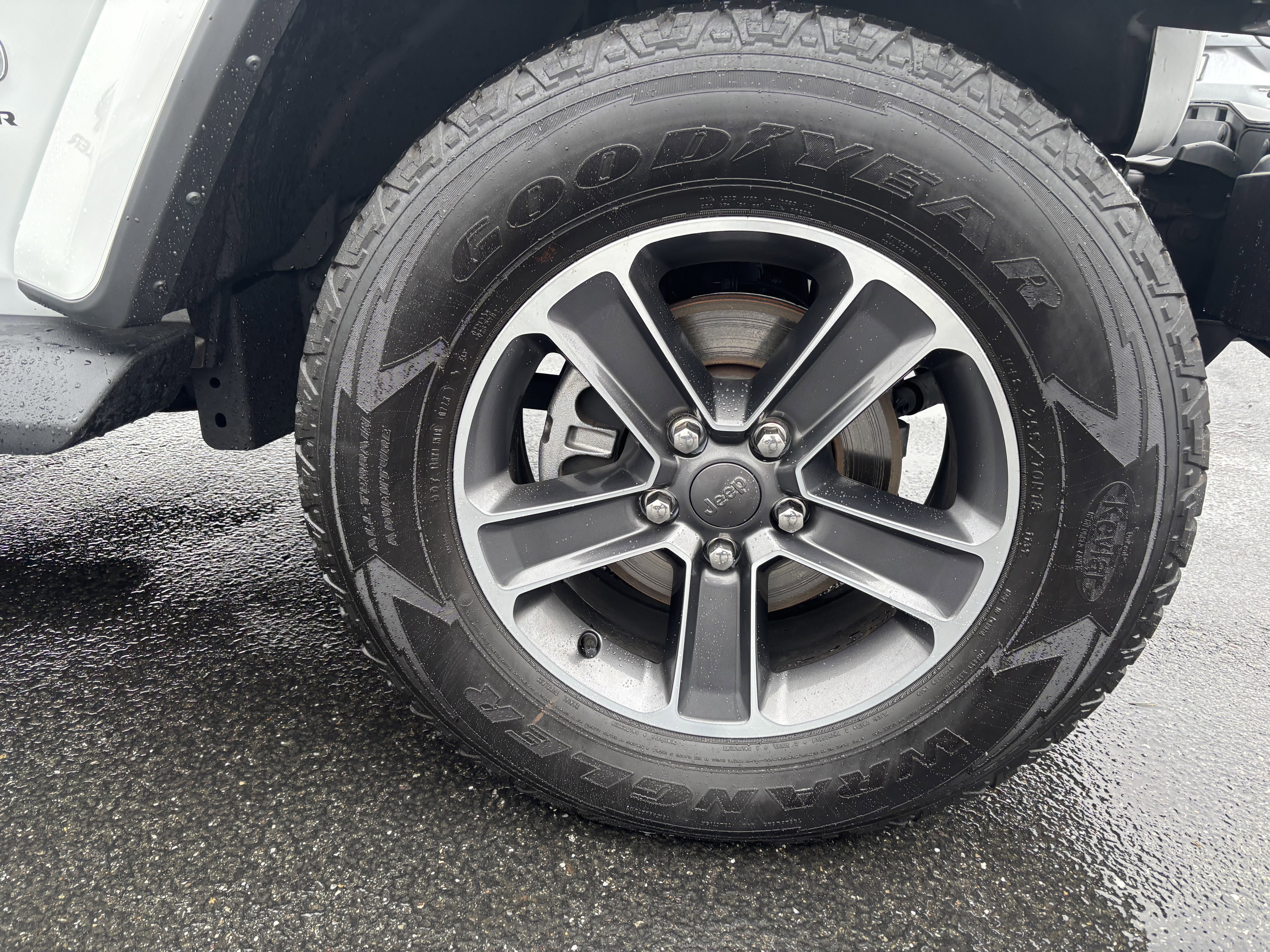 Used 2023 Jeep Wrangler Sahara w/ Cold Weather Group image 9