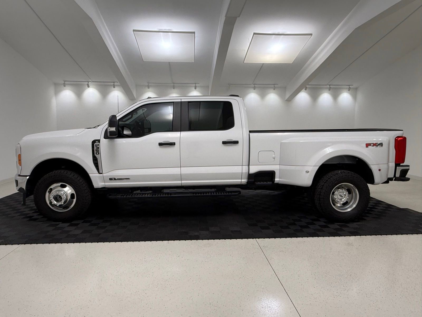 Used 2023 Ford F350 XL w/ FX4 Off-Road Package image 8