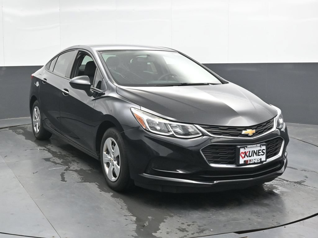 Used 2017 Chevrolet Cruze LS FWD image 5