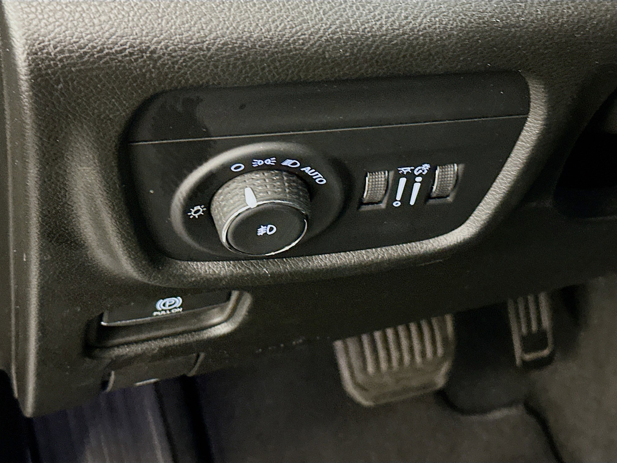 Used 2024 Jeep Grand Cherokee L Limited w/ Luxury Tech Group II image 17