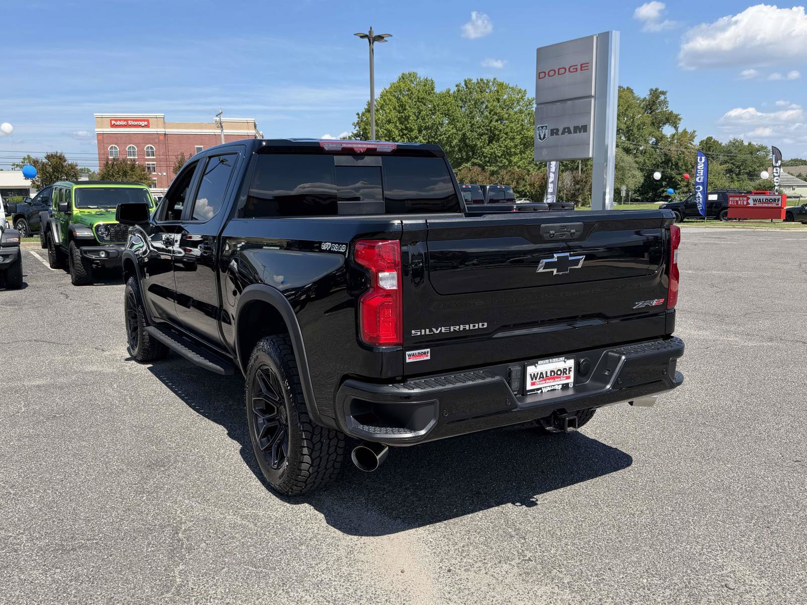 Used 2023 Chevrolet Silverado 1500 ZR2 w/ Technology Package AWD/4WD image 5
