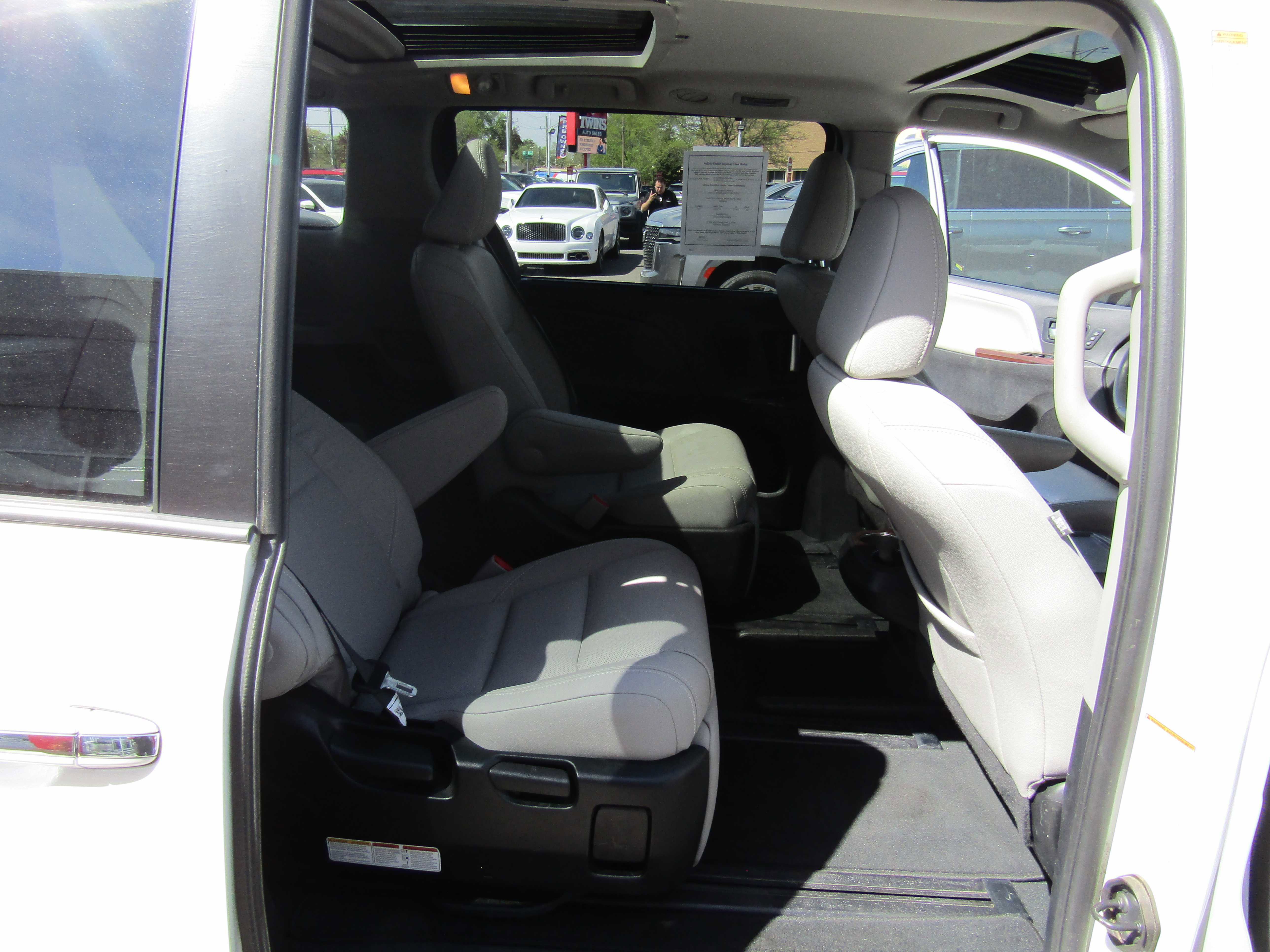 Used 2019 Toyota Sienna Limited FWD image 13