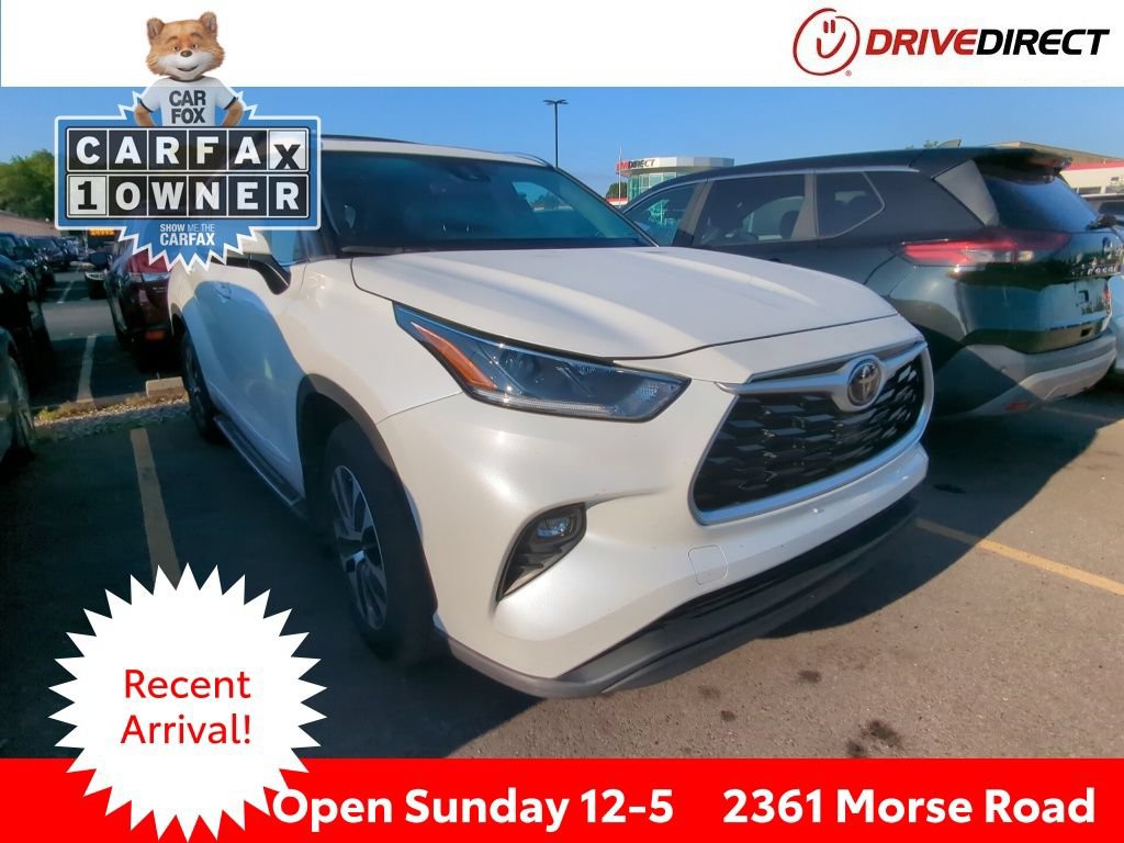 Used 2021 Toyota Highlander XLE AWD/4WD image 1