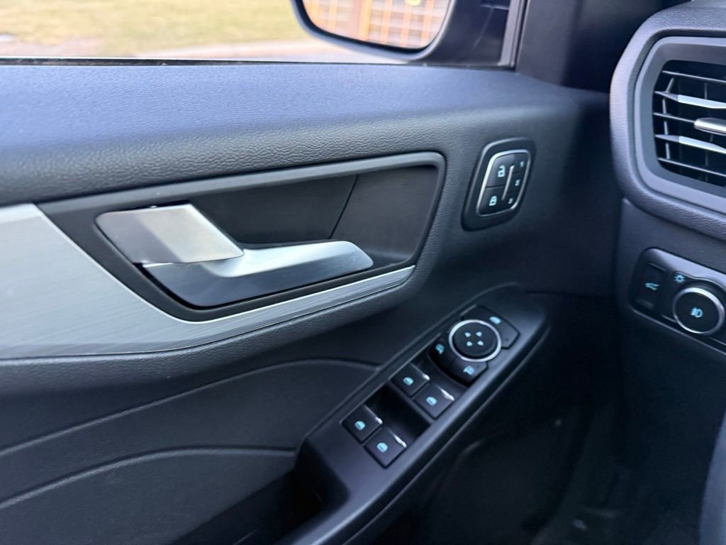 Used 2025 Ford Escape Platinum image 23