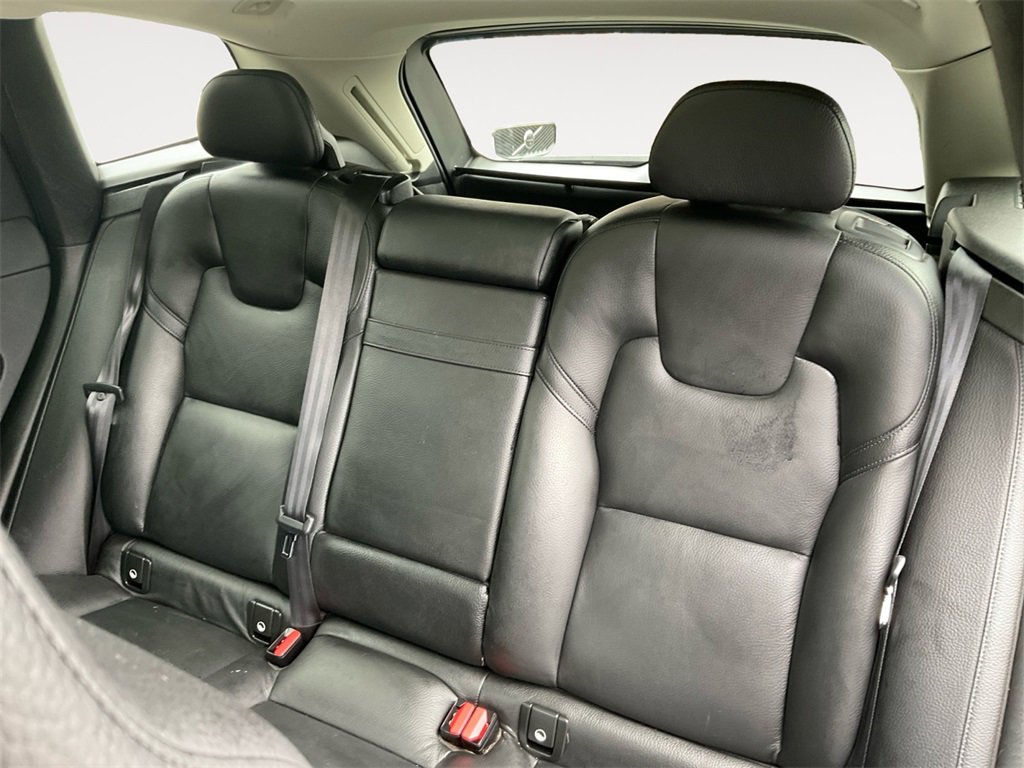 Used 2019 Volvo XC60 T6 Momentum w/ Premium Package image 13