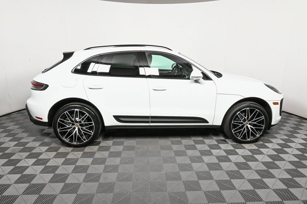 Certified 2026 Porsche Macan AWD/4WD image 28