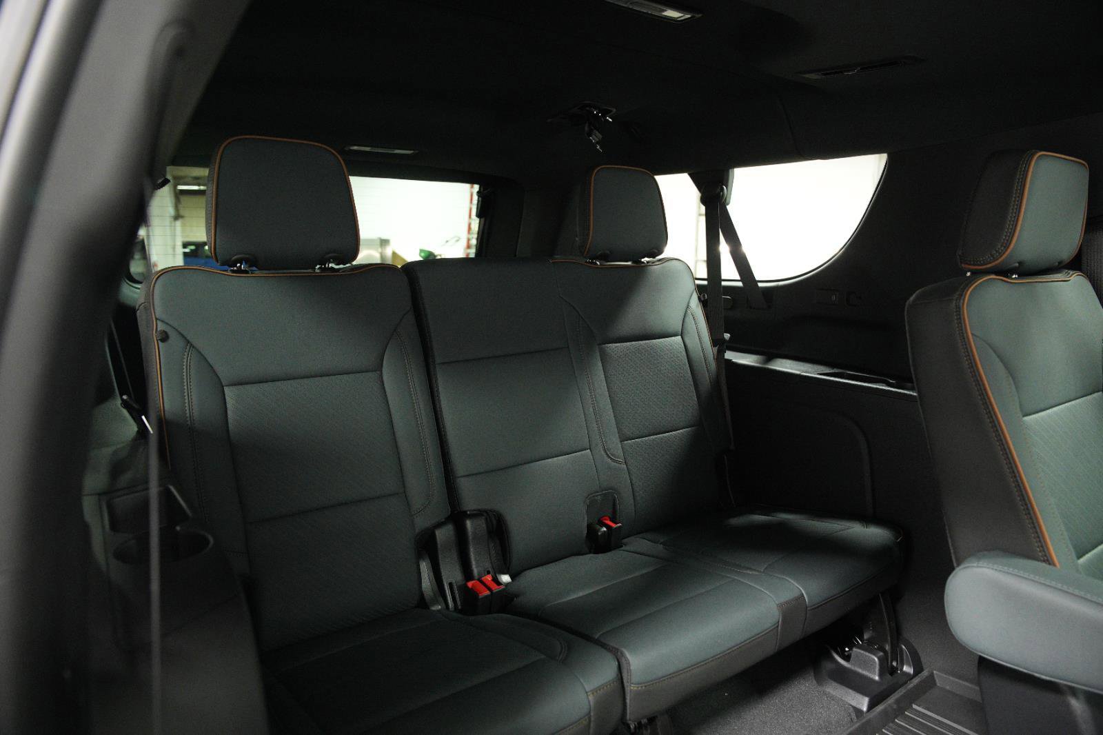 New 2026 GMC Yukon XL AT4 w/ AT4 Premium Plus Package AWD/4WD image 18