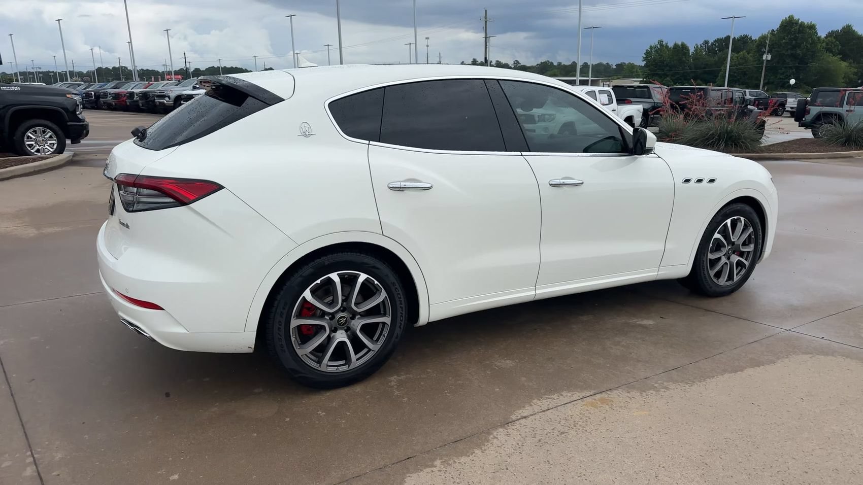 Used 2021 Maserati Levante AWD/4WD image 9