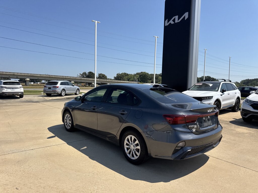 Certified 2022 Kia Forte Sedan FWD image 17