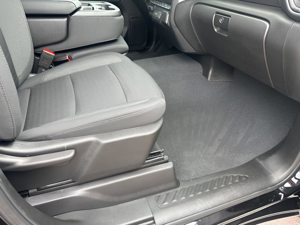 Used 2025 Chevrolet Silverado 2500 Custom w/ Custom Value Package image 15