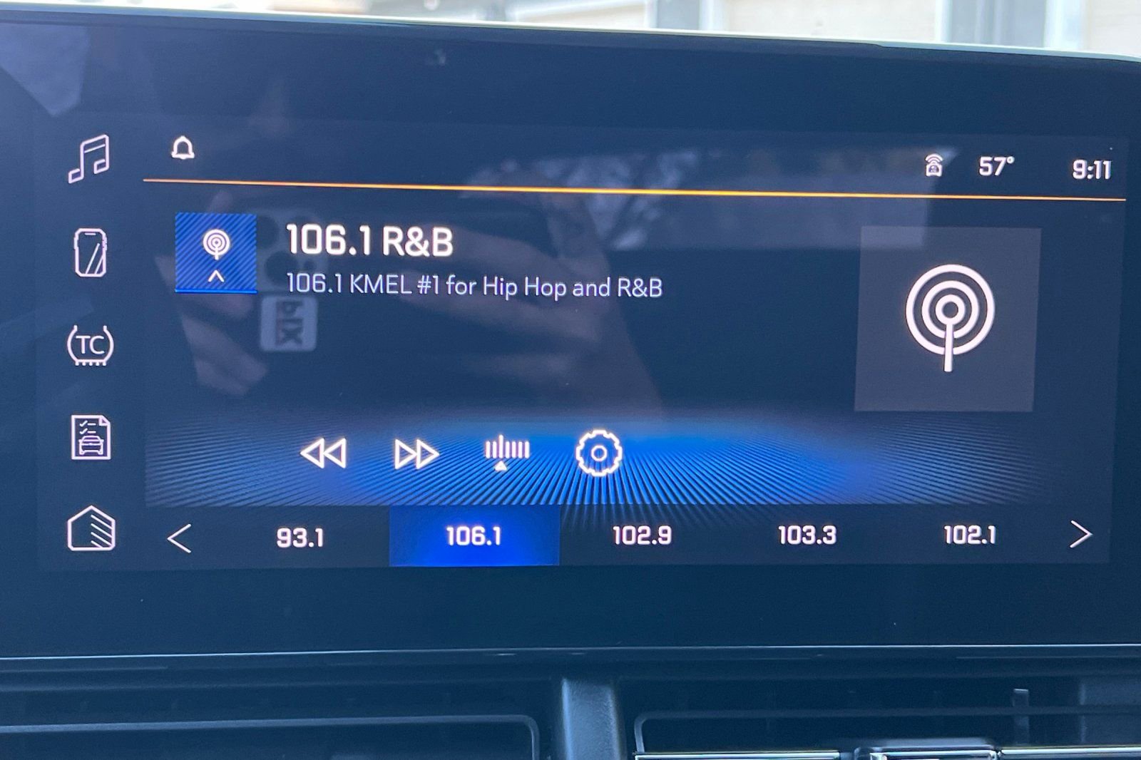 Used 2025 Chevrolet Trax LT w/ LT Convenience Package image 18